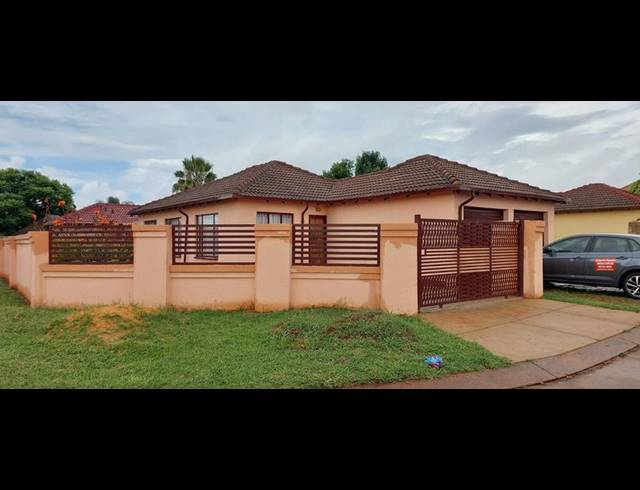 3 BEDROOM HOUSE FOR SALE IN THE ORCHARDS